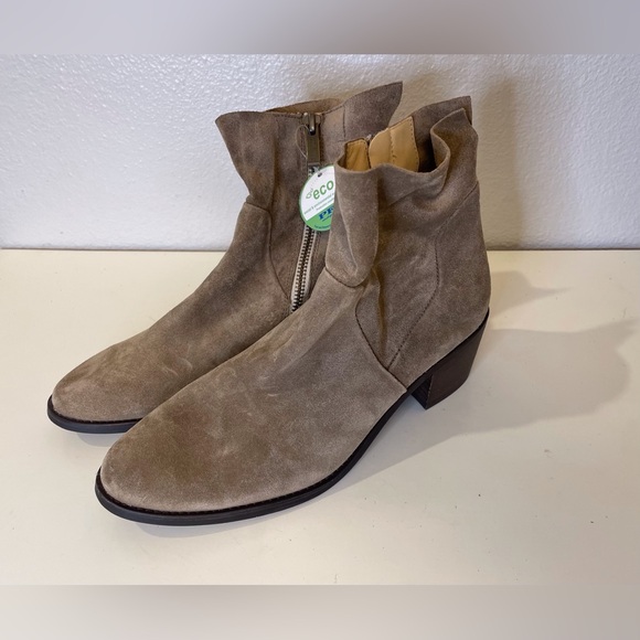 Paul‎ Green NWT Women’s Tan Suede Ankle Boots Size 7 - Picture 1 of 11